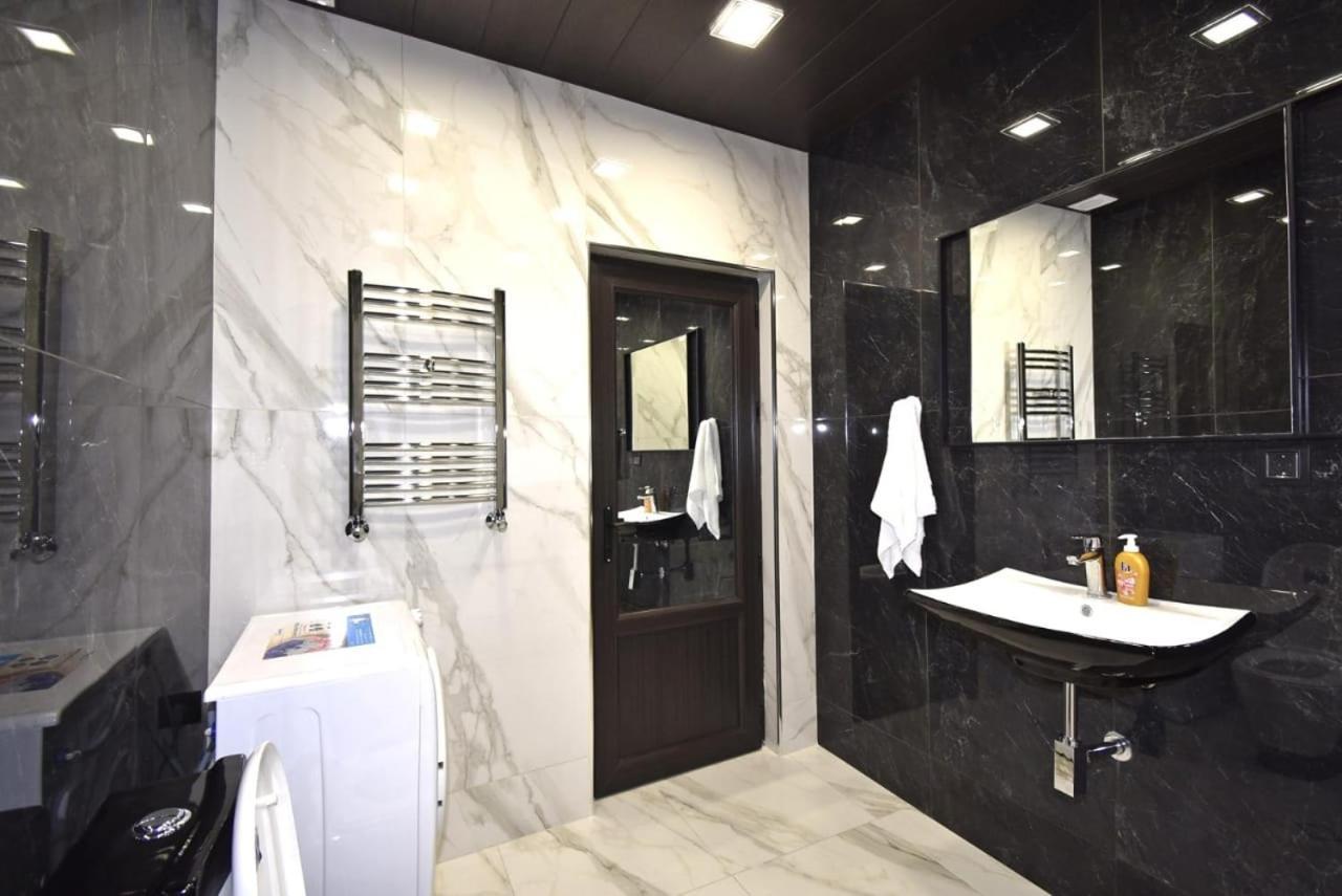Luxuary 2Bedroom 2 Bathroom Apartment With Jacuzzi Erevan Esterno foto