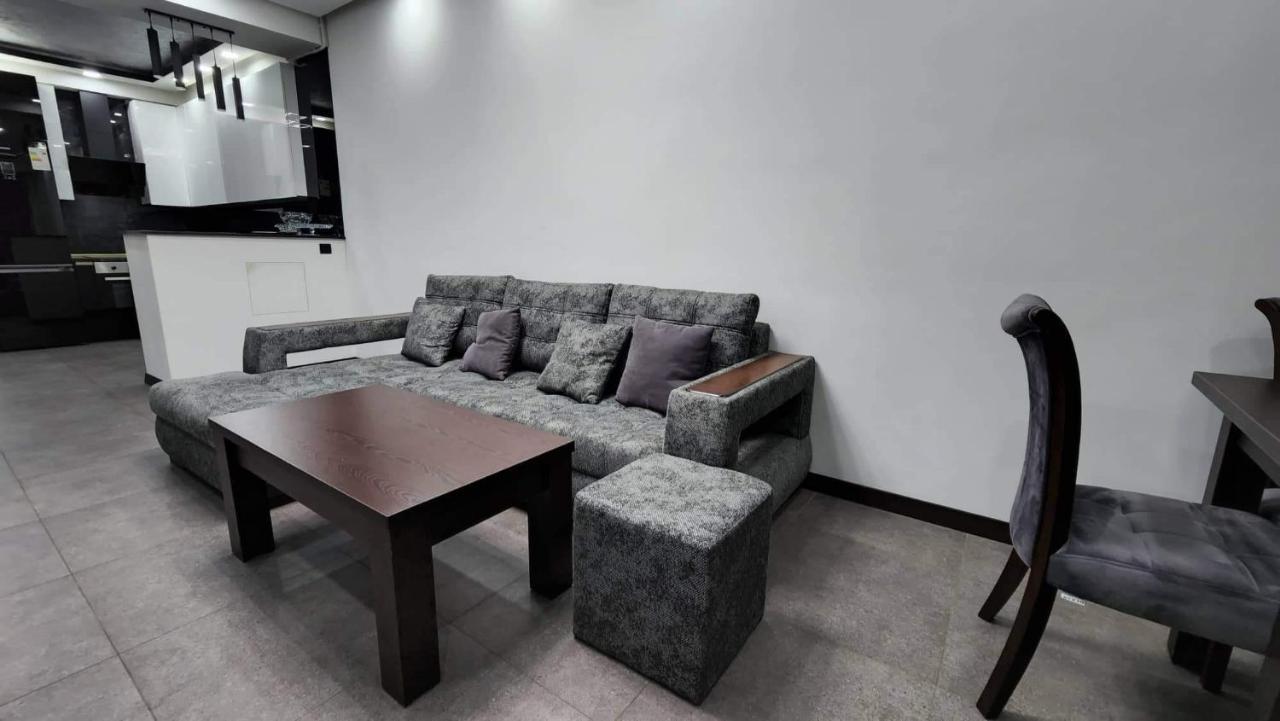Luxuary 2Bedroom 2 Bathroom Apartment With Jacuzzi Erevan Esterno foto