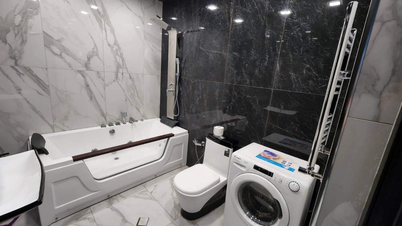 Luxuary 2Bedroom 2 Bathroom Apartment With Jacuzzi Erevan Esterno foto
