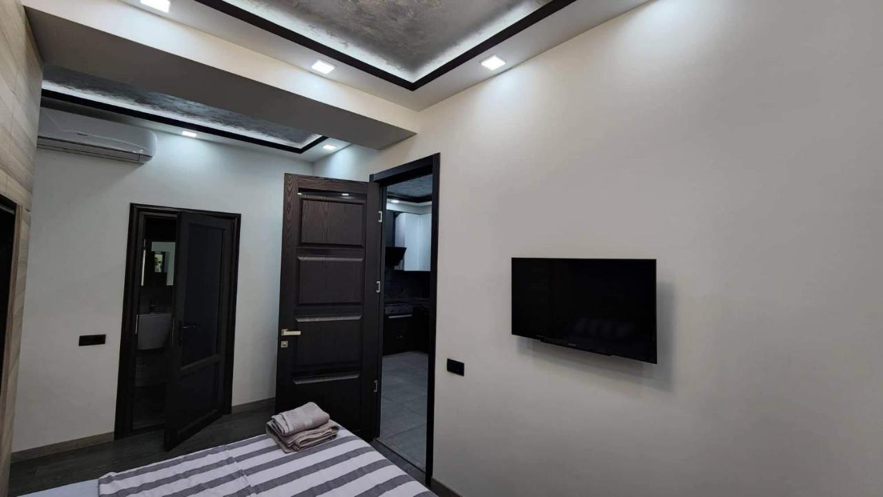 Luxuary 2Bedroom 2 Bathroom Apartment With Jacuzzi Erevan Esterno foto