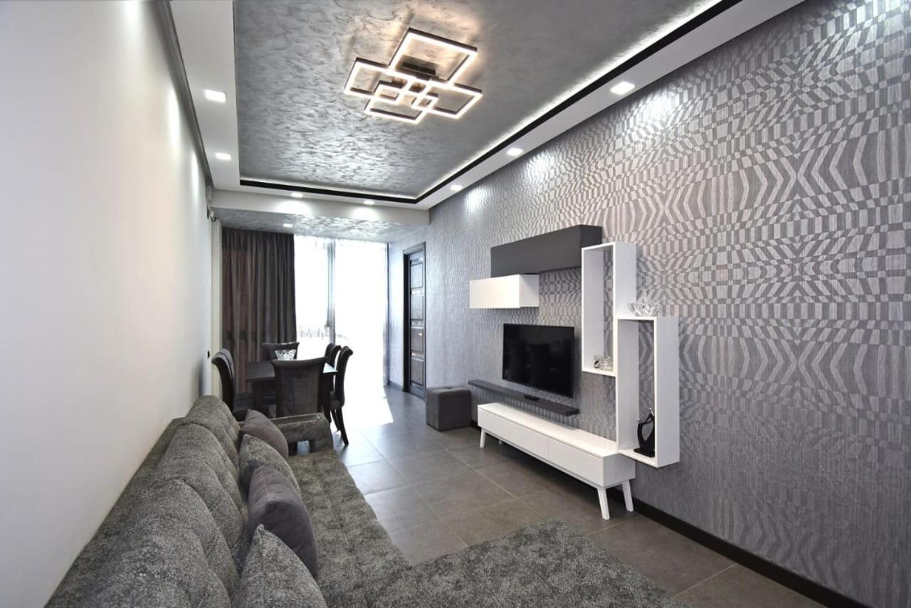 Luxuary 2Bedroom 2 Bathroom Apartment With Jacuzzi Erevan Esterno foto
