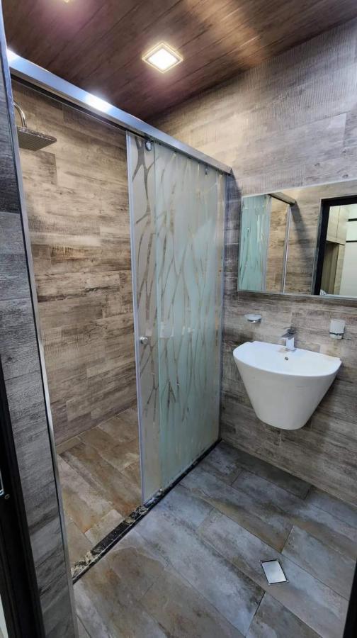 Luxuary 2Bedroom 2 Bathroom Apartment With Jacuzzi Erevan Esterno foto