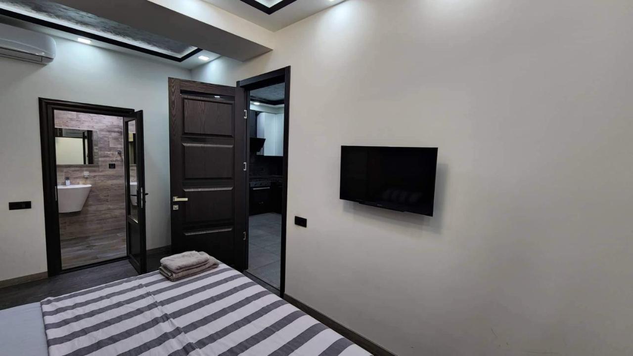 Luxuary 2Bedroom 2 Bathroom Apartment With Jacuzzi Erevan Esterno foto